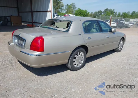 2009 Lincoln Town Car Signature Limited из США, поврежденный, VIN 2LNHM82V49X617135